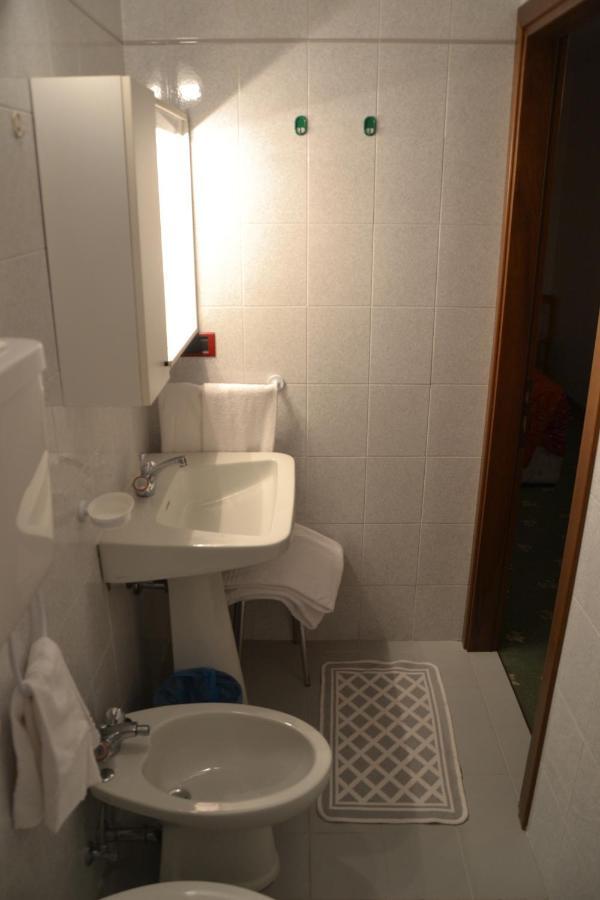 Hotel Zeni ブレントーニコ エクステリア 写真